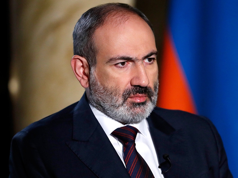 Армия Армении потребовала отставки премьер-министра. Пашинян приравнял это к перевороту и уволил главу Генштаба