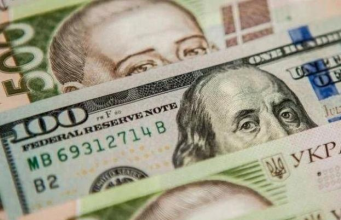 Курс валют на сегодня: доллар упал, евро замер