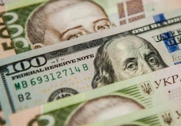 Курс валют на сегодня: доллар упал, евро замер