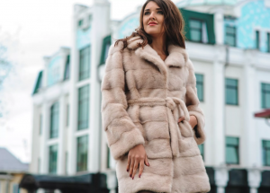 Норковая шуба определяет высокий статус дамы