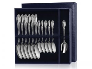 Серебряные приборы указывают на достаток и благополучие в доме