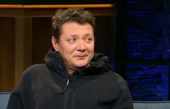 Актер Ян Цапник нецензурно обругал съемочную группу сериала «По колено»