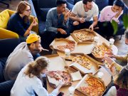 Какие начинки для пиццы самые популярные в большой компании?