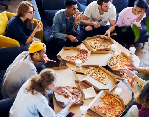 Какие начинки для пиццы самые популярные в большой компании?