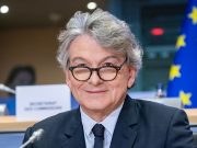 Еврокомиссар заявил, что ЕС не испытывает необходимости в российской вакцине от коронавируса