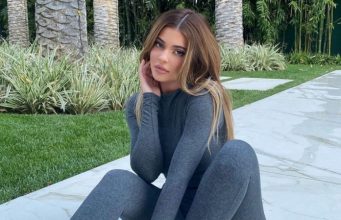 Кайли Дженнер разделась ради рекламы солнцезащитного масла