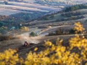 Киев отреагировал на запрет иностранцам владеть землей в Крыму