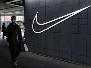 Китайцы массово сжигают кроссовки Nike из-за отказа использовать хлопок из Синьцзяна