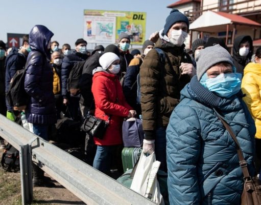 Куда едут украинские заробитчане: топ-5 стран