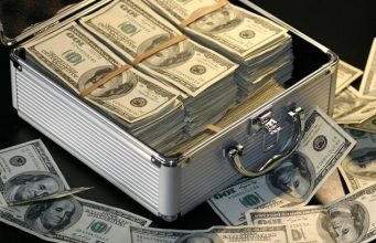 Курс валют на сегодня: доллар и евро упали после выходных