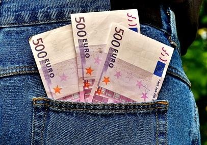 Курс валют на сегодня: евро свалился ниже психологической отметки