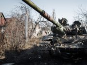 ЛНР обвинила Киев в размещении бронетехники в жилых районах Донбасса