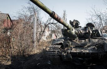 ЛНР обвинила Киев в размещении бронетехники в жилых районах Донбасса