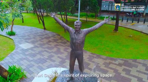 Памятник Гагарину - в Джакарте!