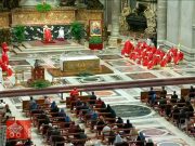 Папа римский отслужил мессу в Вербное воскресенье практически без прихожан