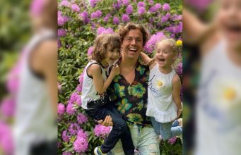 Пугачева застала Гарри и Лизу танцующими в холле замка