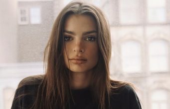 «Сильвестр присоединился к нам на Земле»: Эмили Ратаковски стала мамой