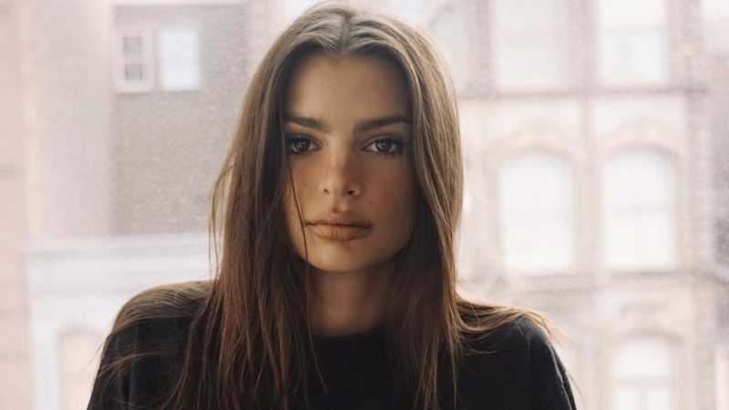 «Сильвестр присоединился к нам на Земле»: Эмили Ратаковски стала мамой