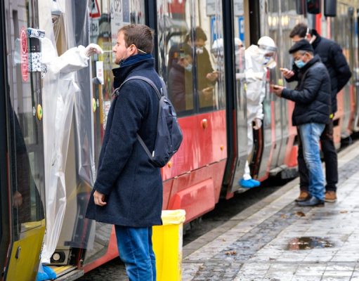 Словакия, не справляясь с наплывом больных COVID, начала отправлять их за границу