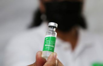 Украина отказалась называть закупочную стоимость вакцины от коронавируса