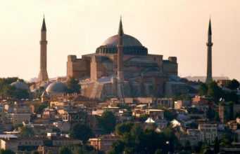 Вакцинация в Турции: туриндустрия в приоритете