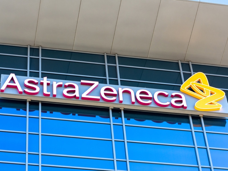 Вакцину от коронавируса AstraZeneca переименовали в Vaxzevria на фоне массового отказа от ее использования