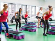 Занятия в фитнес клубе развивают физическую силу и бодрят