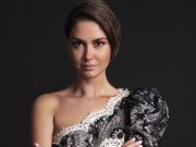 Агата Муцениеце появилась на детском «Голосе» в платье с глубоким декольте