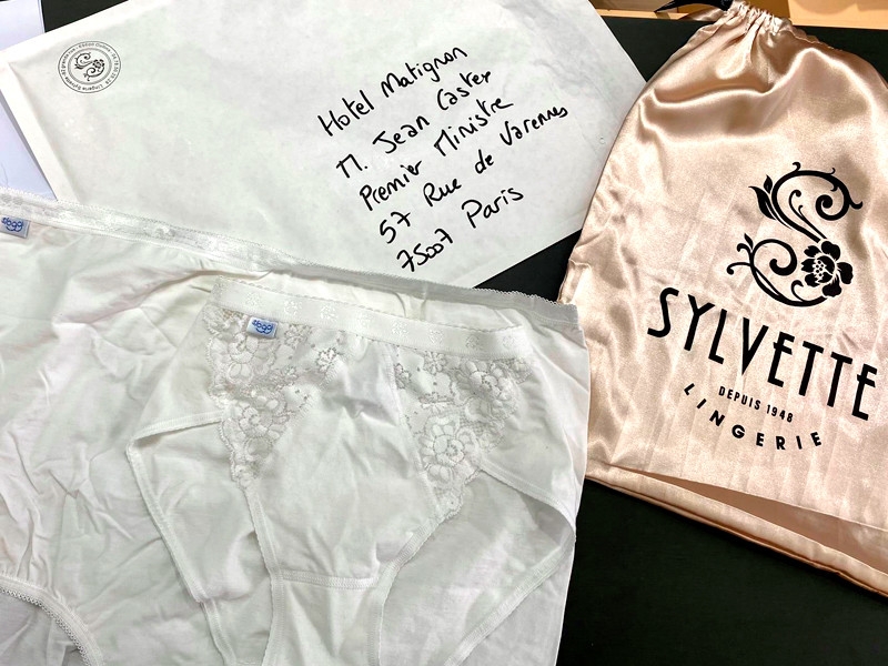 Бунт бутиков нижнего белья: премьеру Франции  шлют предметы туалета, требуя отмены закрытия из-за коронавируса