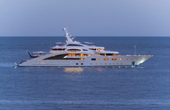 Экс-миллиардер Юрий Косюк продает 85-метровую яхту, чтобы погасить долги