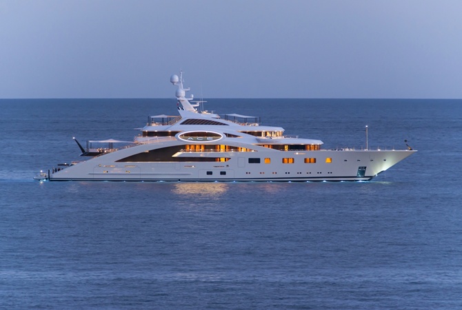 Экс-миллиардер Юрий Косюк продает 85-метровую яхту, чтобы погасить долги