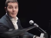 Глава ЯНАО необычным образом поздравил женщин с 8 Марта