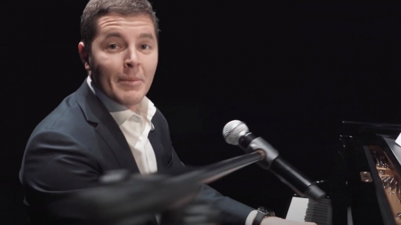 Глава ЯНАО необычным образом поздравил женщин с 8 Марта