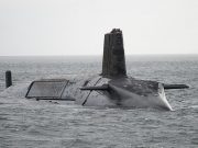 Искавшие подлодку спасатели нашли на глубине большой объект