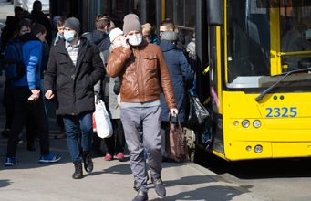 Киевлян перестали пускать в общественный транспорт