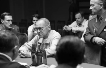 Кино и политические акты: эксперты о снятии Кончаловского с премии из-за Навального