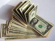 Курс валют на сегодня: доллар достиг психологической отметки