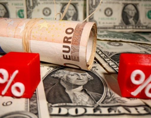 Курс валют на сегодня: доллар замер, евро вырос