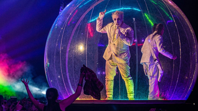 Лидер Rammstein спел песню на русском языке