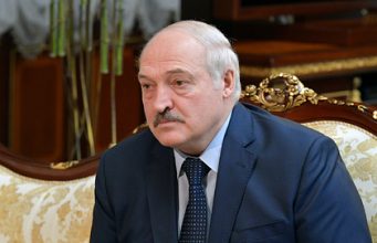 Лукашенко рассказал о предложениях Путина для Порошенко по Донбассу