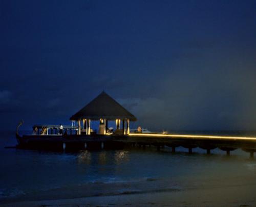 Мальдивы: вакцинированным – преференции. Но не всем