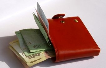 Минюст разрешил автоматом арестовывать счета должников