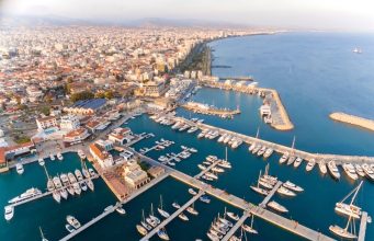 На Кипре, как оказалось, незаконно выдали 3,5 тыс. «золотых паспортов» родственникам инвесторов