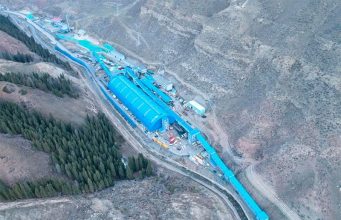 На западе Китая затопило шахту. Заблокированы более 20 горняков