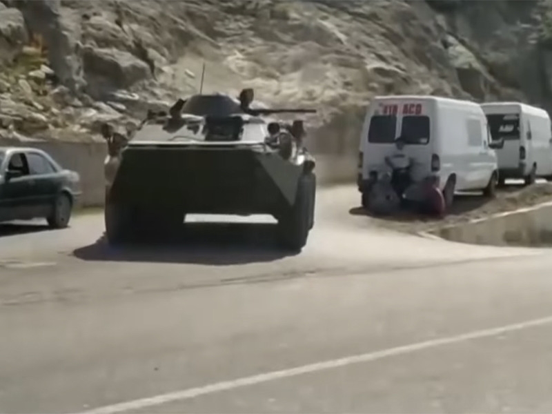 Обстановка на киргизско-таджикской границе продолжает оставаться напряженной, сообщается о гибели людей