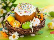 Пасха приближается: украинцы покупают пасхальные наборы и декор
