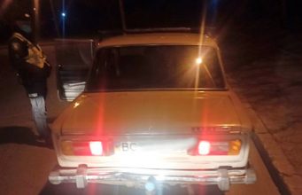 Пьяный украинец предложил патрульным колбасу вместо водительского удостоверения