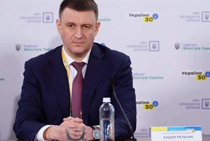 Политолог: Глава ГФС Мельник может быть причастным к  крышеванию  табачного контрафакта