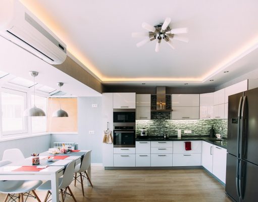 Тонкости установки натяжных потолков