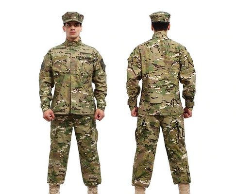 Боец в армейской форме и полной экипировке достойно представит свою Родину